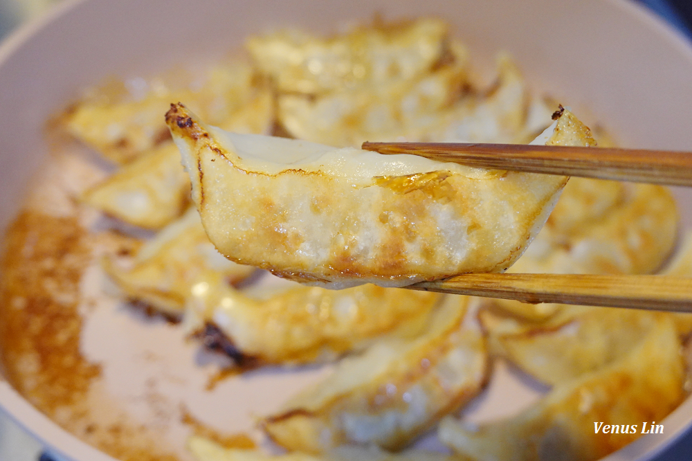 大阪王將餃子,在家輕鬆端出日本味的皮薄底超脆的煎餃,怎麼那麼好吃