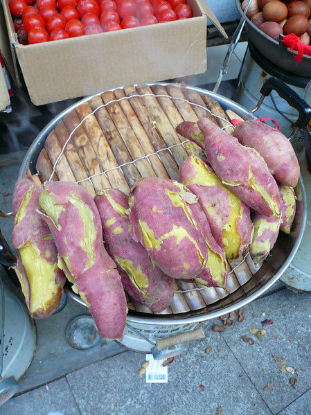 【中國西安】華山，山腳下烤蕃薯